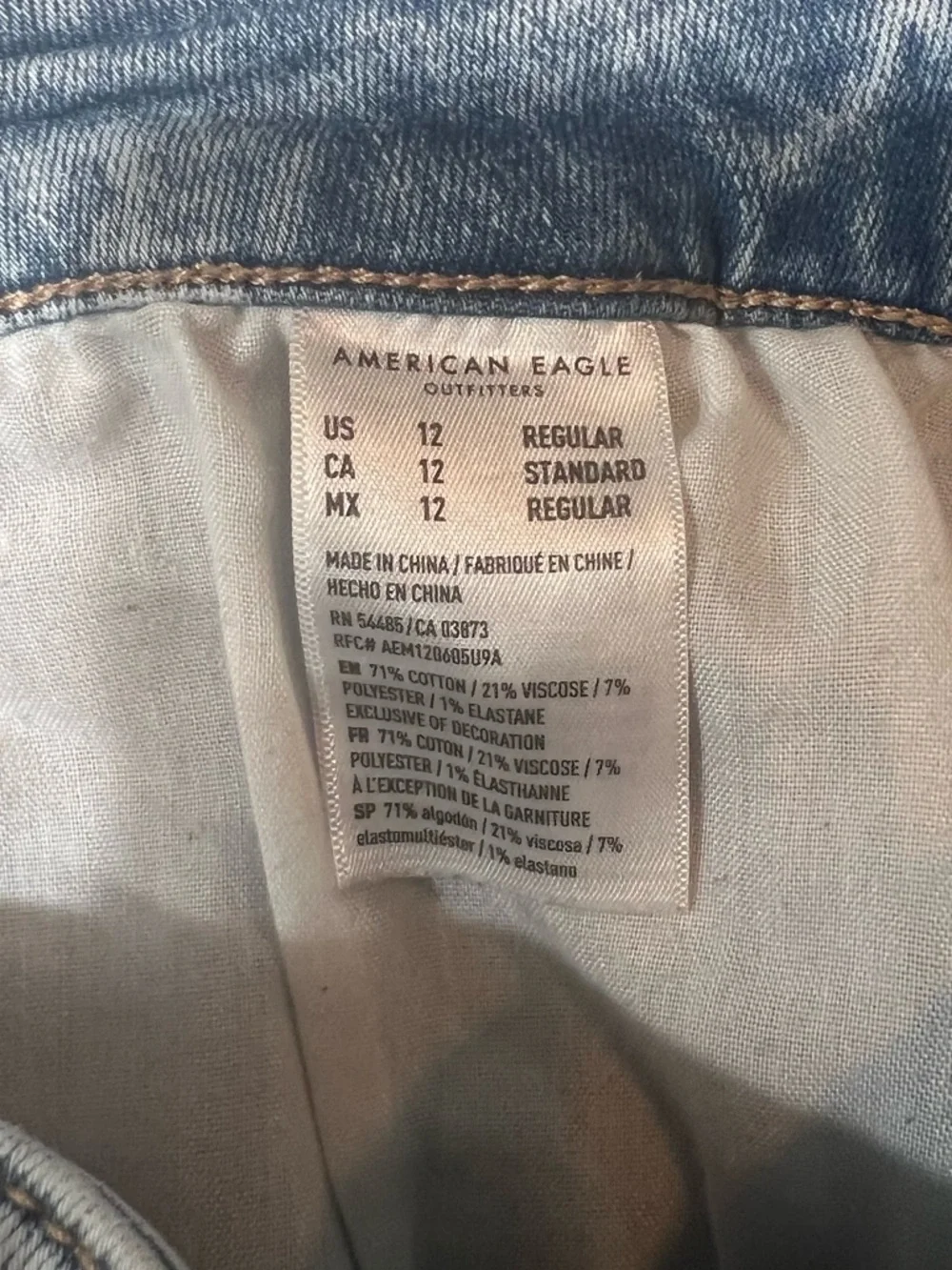 American Eagle Light Wash Distressed Women’s Jeans - Picture 5 of 6